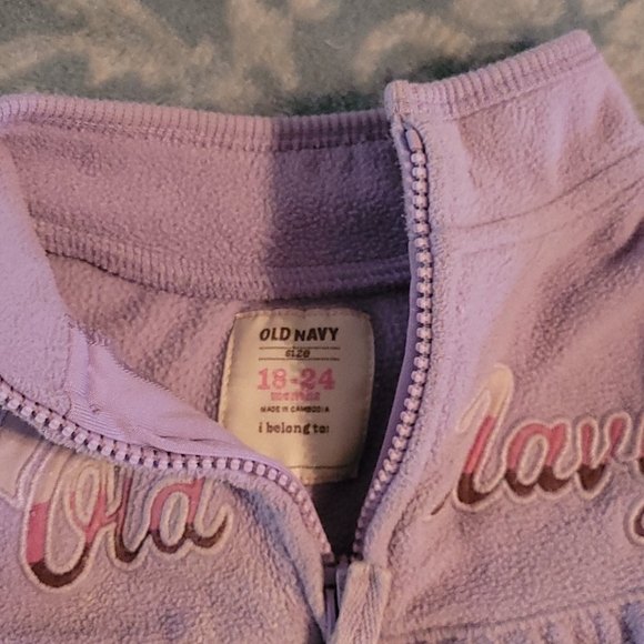 Old navy sweater - Picture 3 of 3